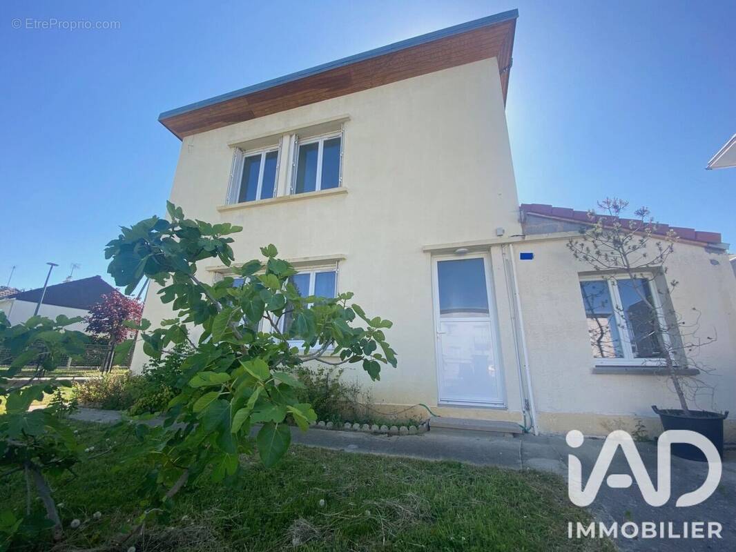 Maison 77 m² à La Loupe  - photo 1
