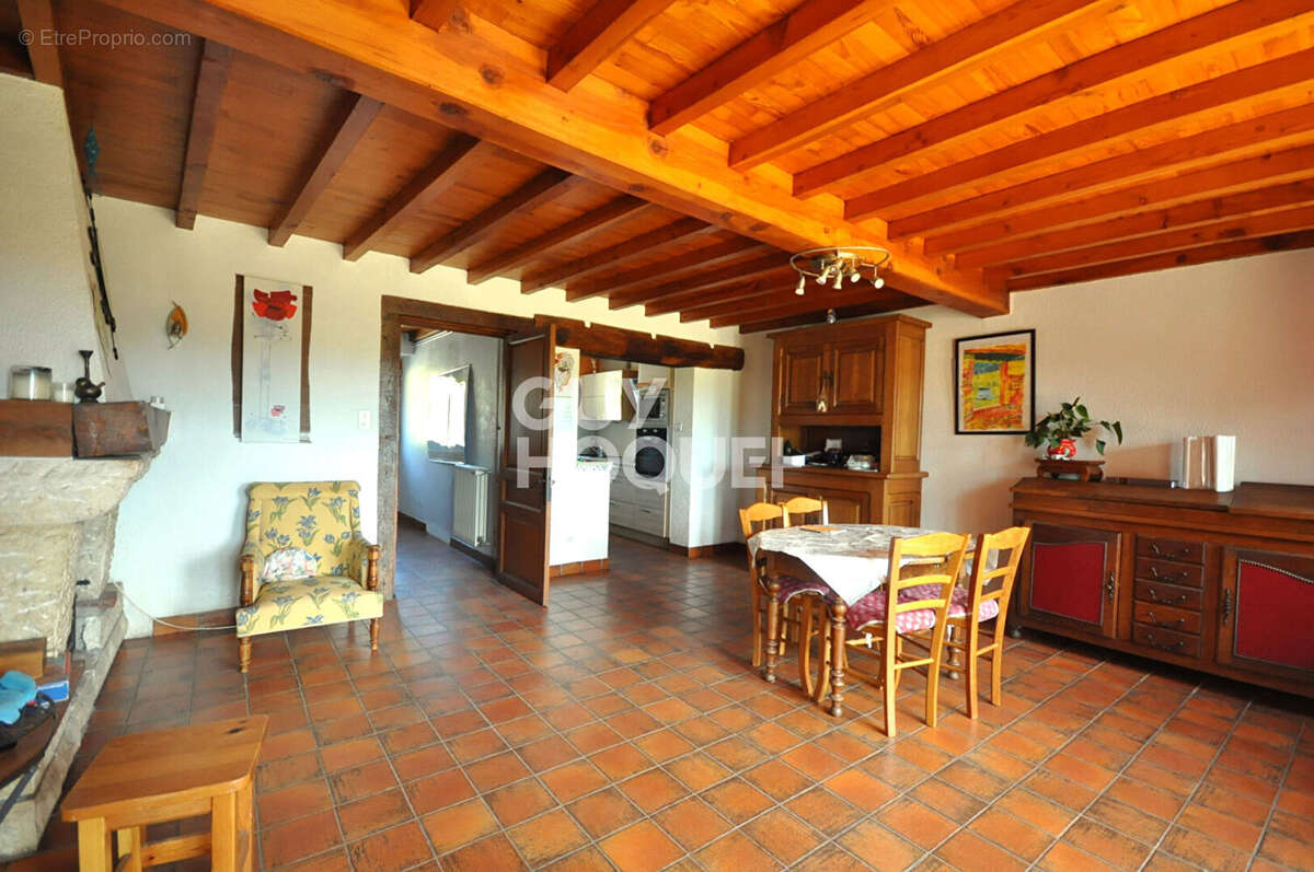 Maison à Meys de 136 m² - photo 3