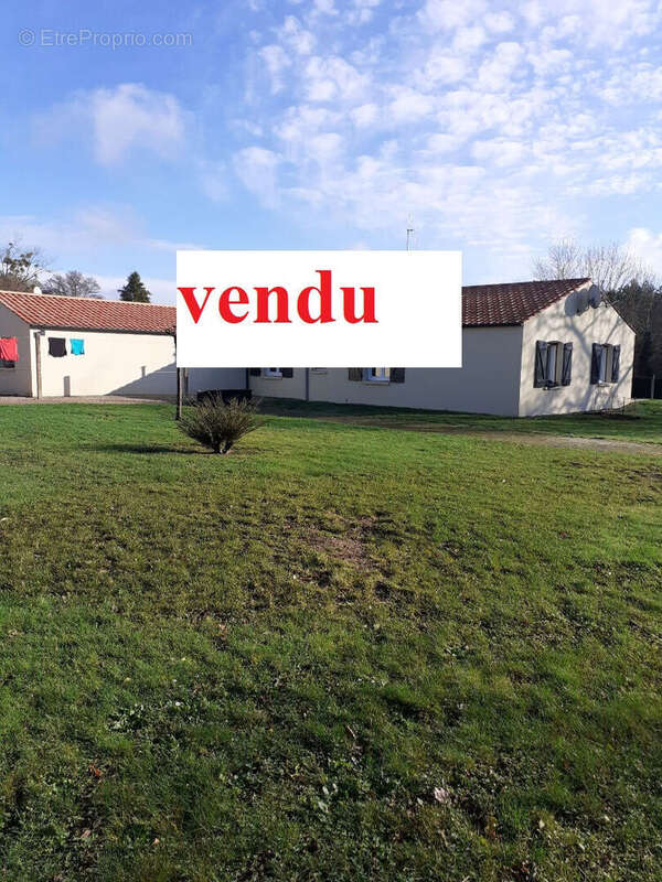 Maison à SAINT-AVAUGOURD-DES-LANDES