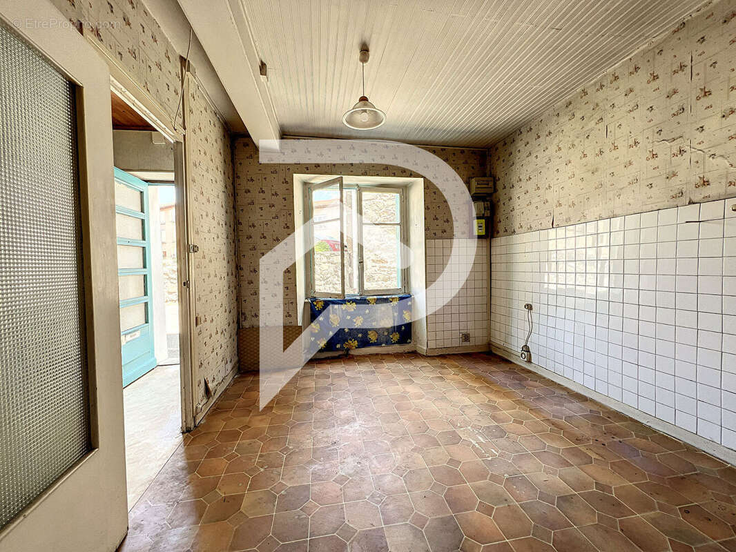 Maison à SAINT-MARTIN-LESTRA