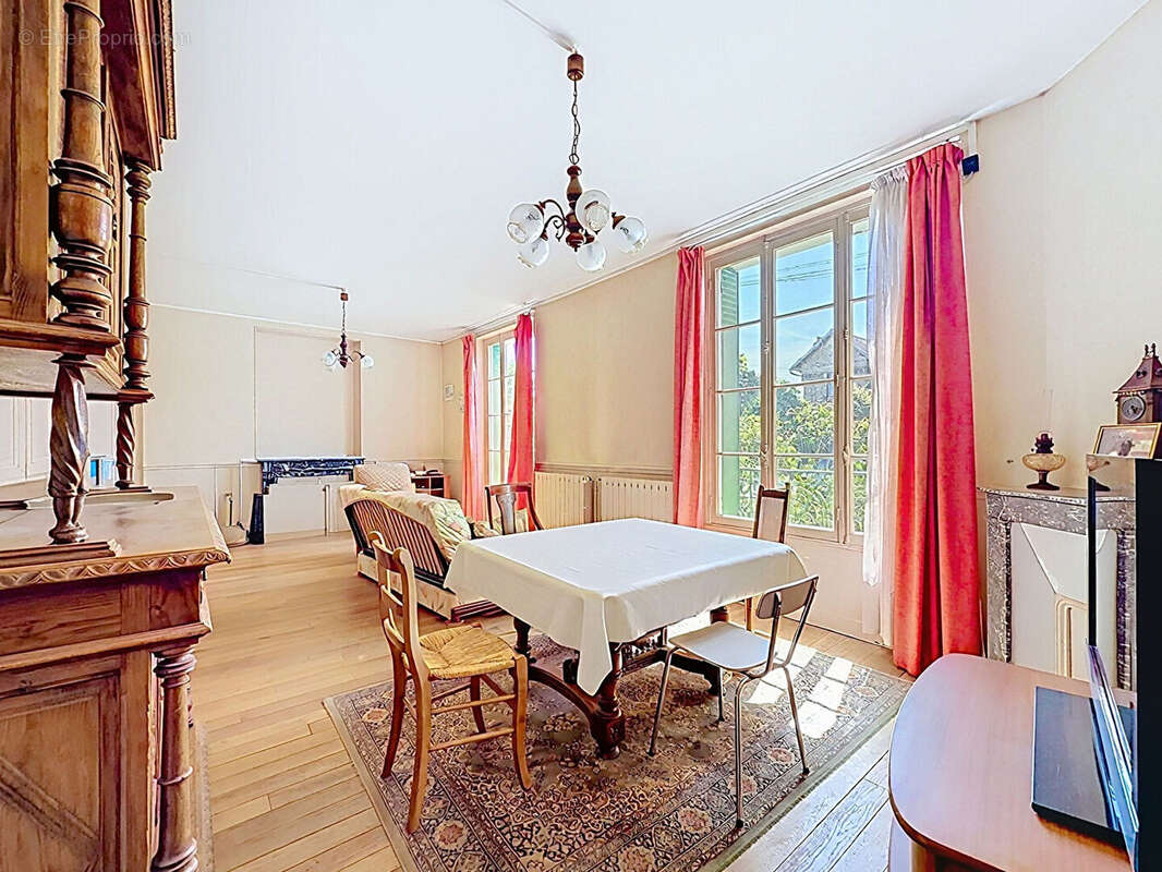 Maison à NEAUPHLE-LE-CHATEAU