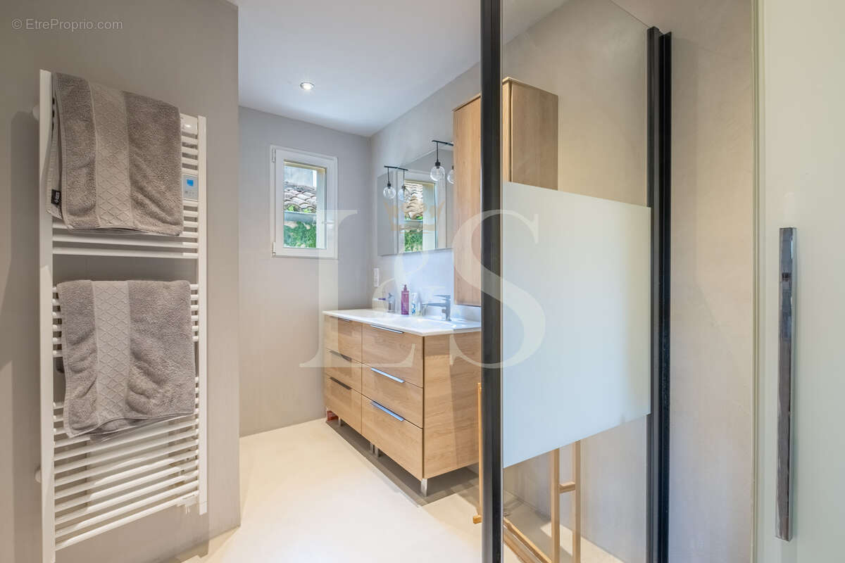 Au cœur du prestigieux village de Gigondas, charmante maison de village entièrement restaurée avec goût - photo 13