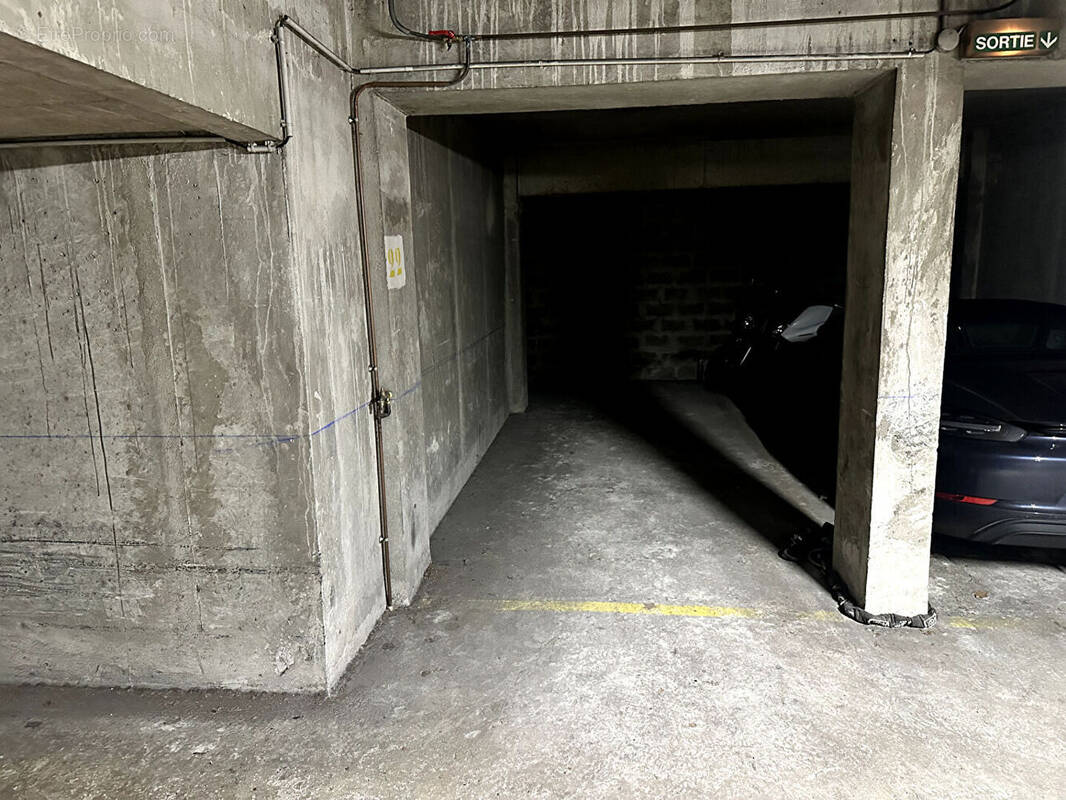 Parking à PARIS-15E