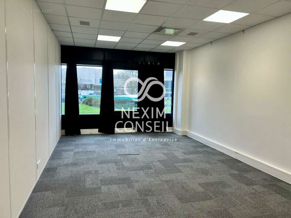 Commerce à GENNEVILLIERS