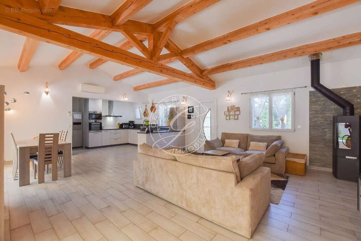 A vendre flayosc - villa  de 225 m2 avec piscine à pieds au village - photo 7