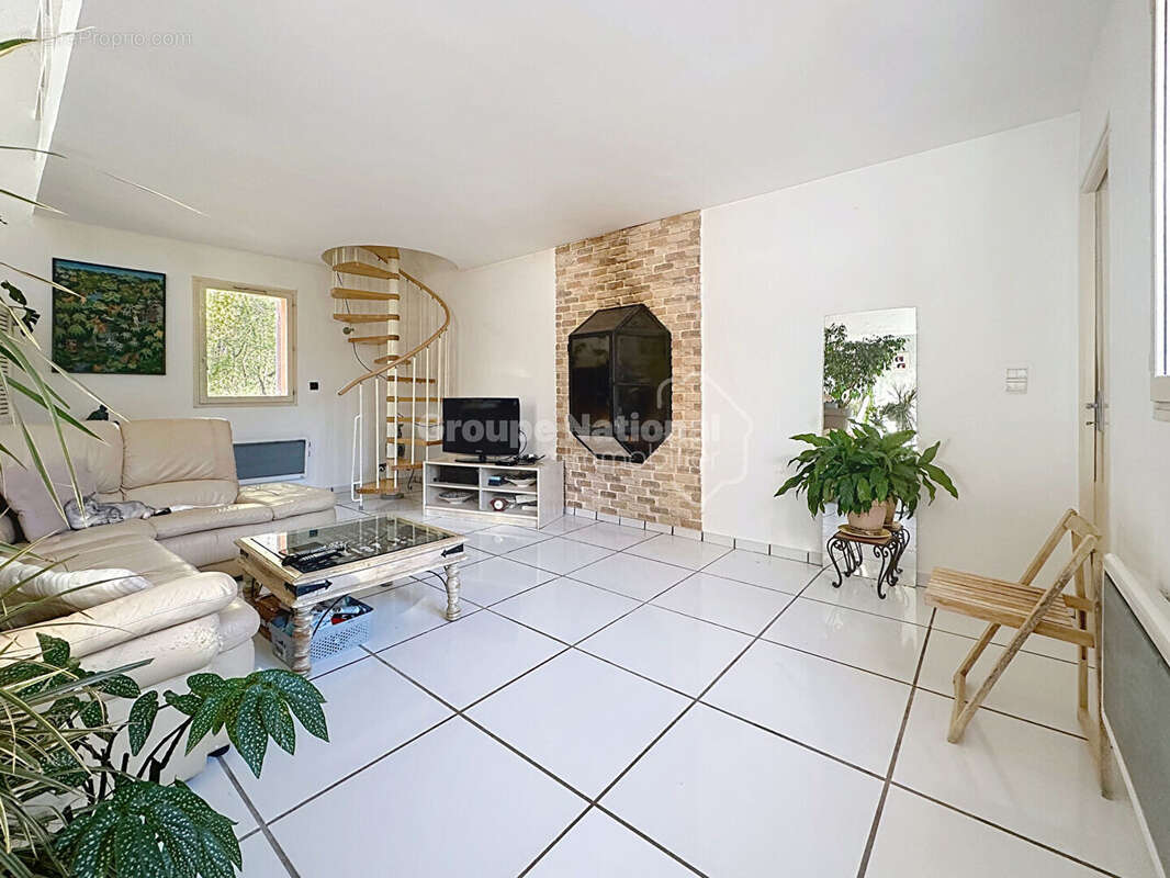 Maison à SAINT-CEZAIRE-SUR-SIAGNE