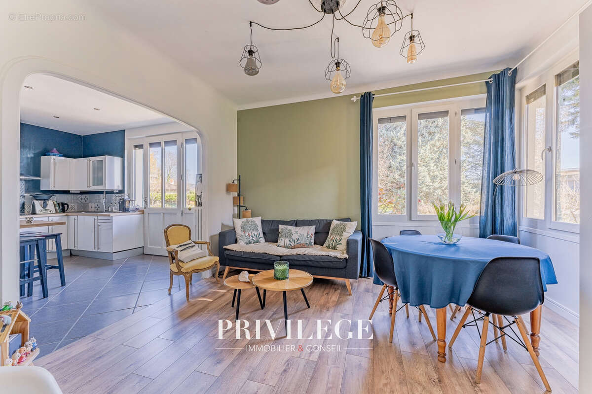 Maison à CHAMPAGNE-AU-MONT-D'OR