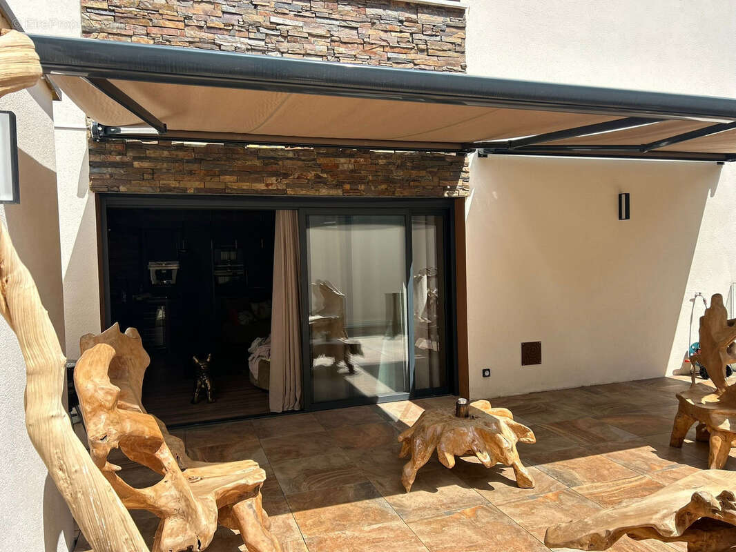 Appartement à SAINT-PRIEST-EN-JAREZ