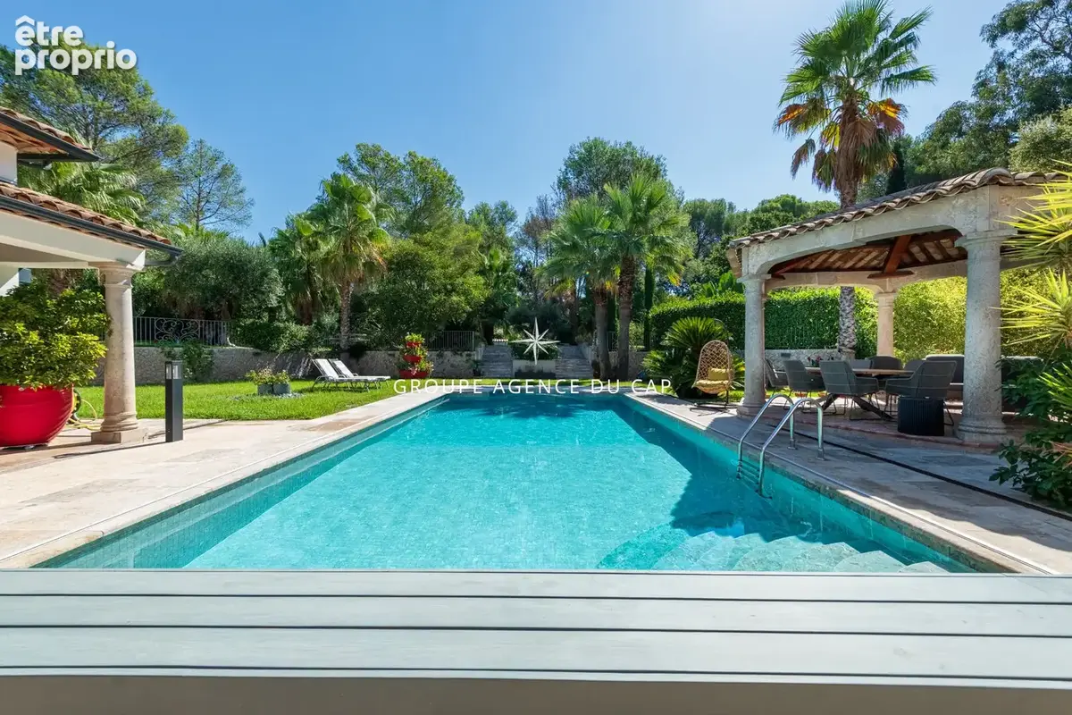 Villa de caractère, piscine chauffée et garage de 200 m² au coeur d'un parc de 5 000 m²  à Fréjus - photo 11