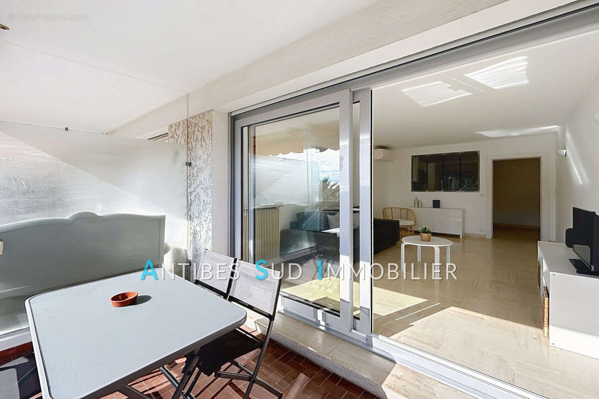 Appartement à VALLAURIS