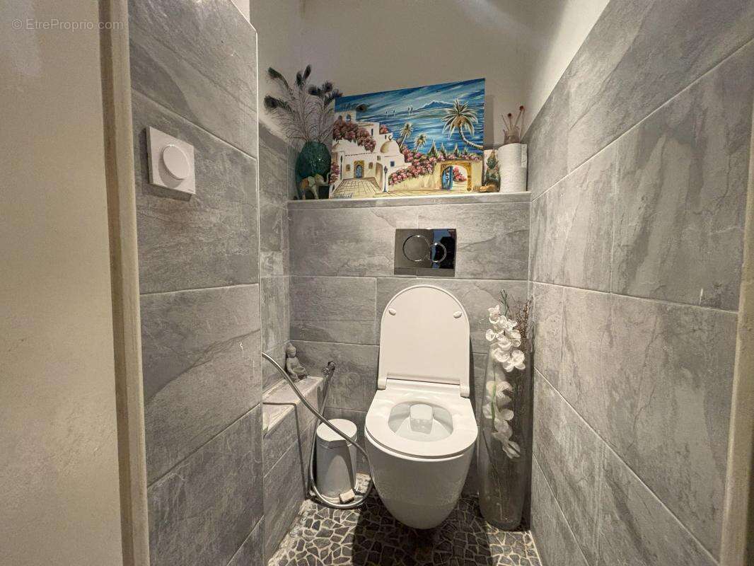 Appartement à SAINT-LAURENT-DU-VAR