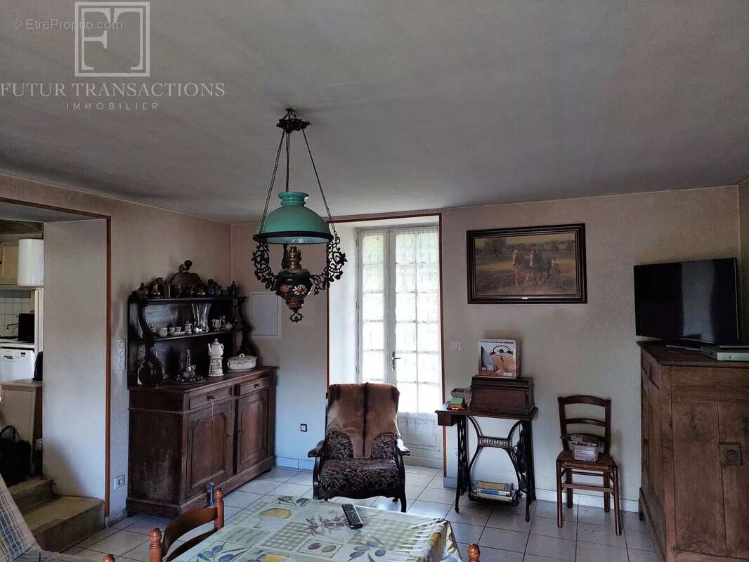 Maison à SAINT-FRONT-LA-RIVIERE