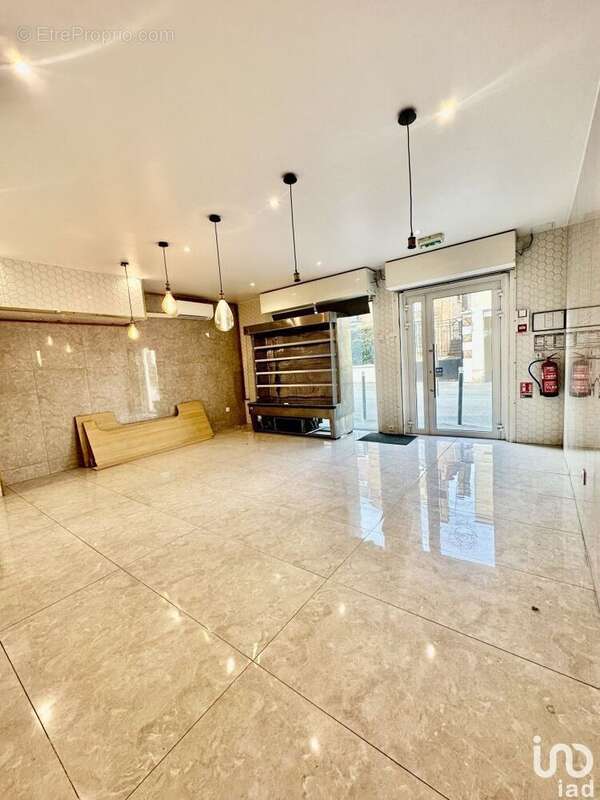 Photo 2 - Commerce à VILLEMOMBLE