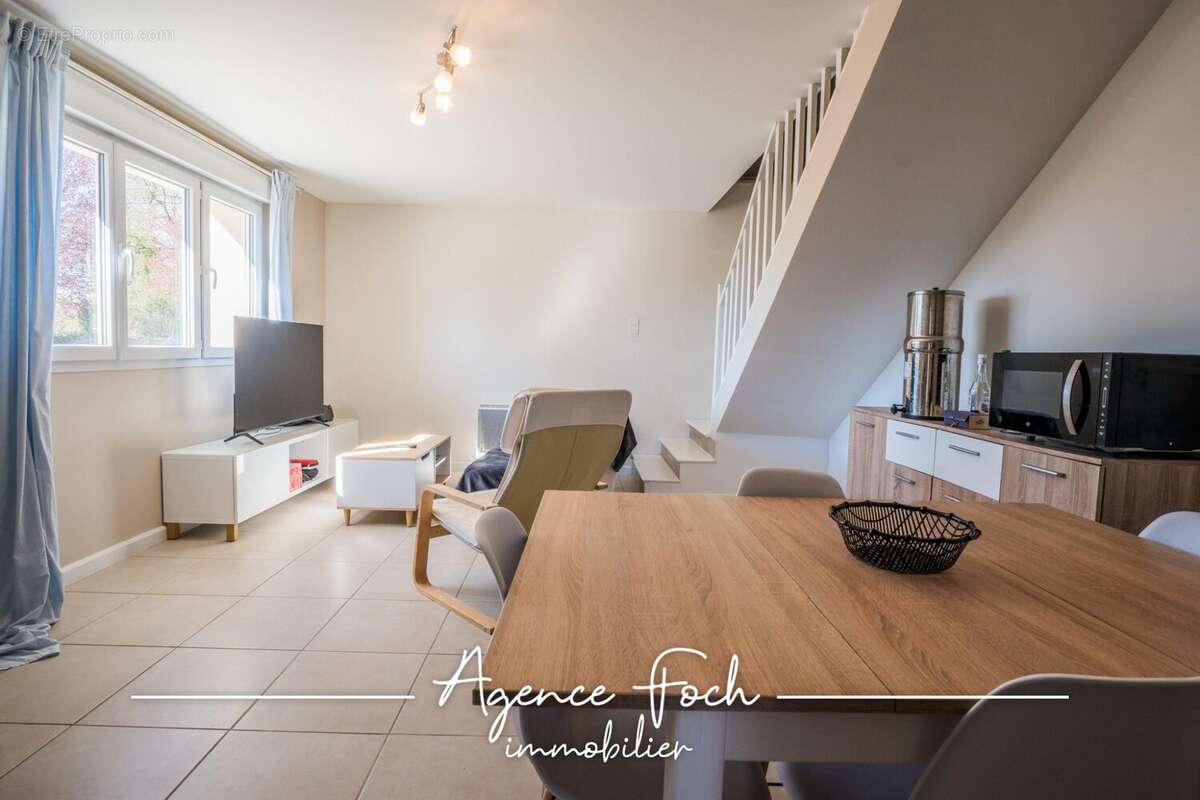 Maison à VILLECOMTAL-SUR-ARROS