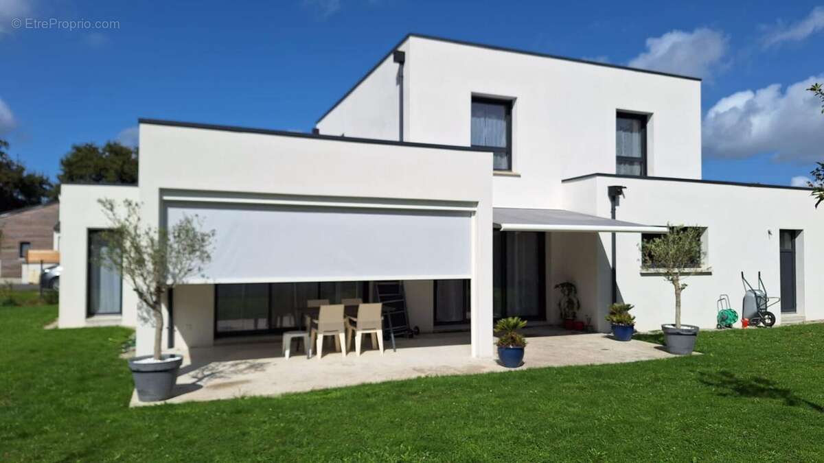 Maison à SURZUR