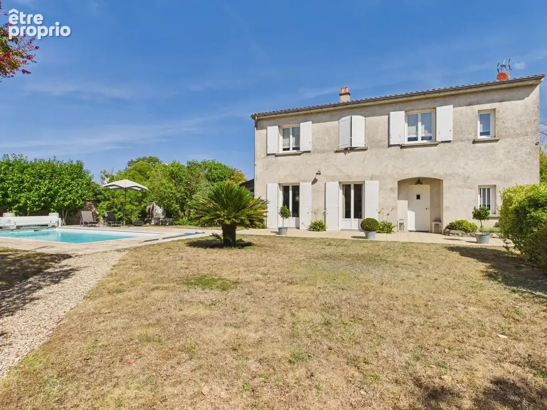 Spacieuse maison de village avec piscine et jardin intérieur - photo 18
