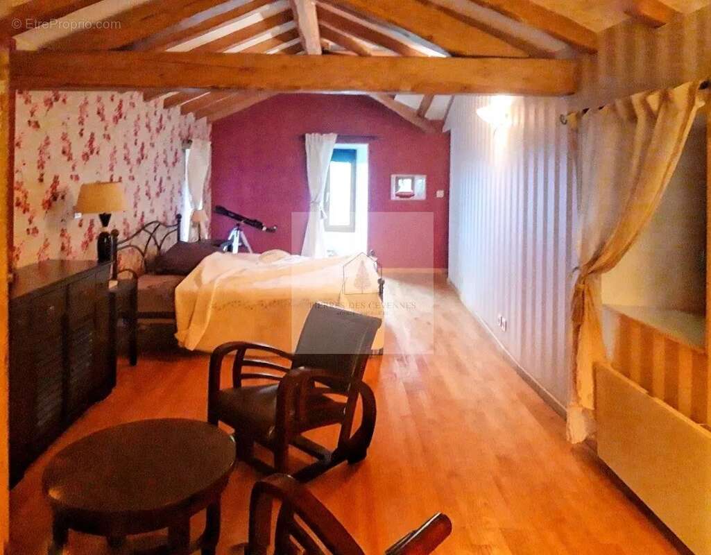 Maison à LE COLLET-DE-DEZE