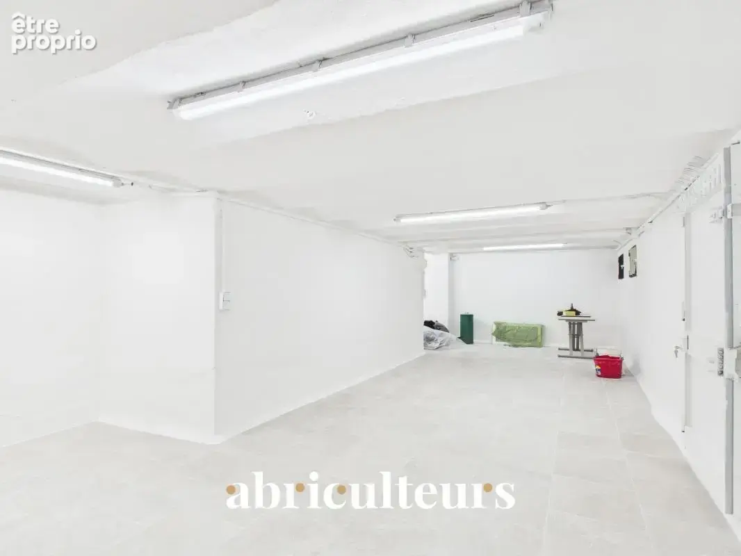 Local professionnel rénové de 40 m² avec parking privé, idéalement situé à Libération – Nice (06000) - photo 3