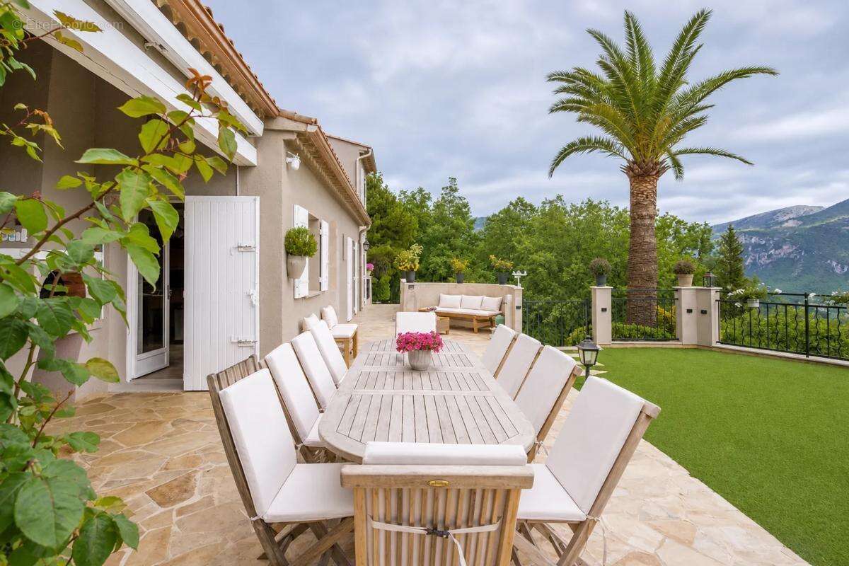 Maison de 6 pièces de 256 m² à Le Bar-sur-Loup - photo 15