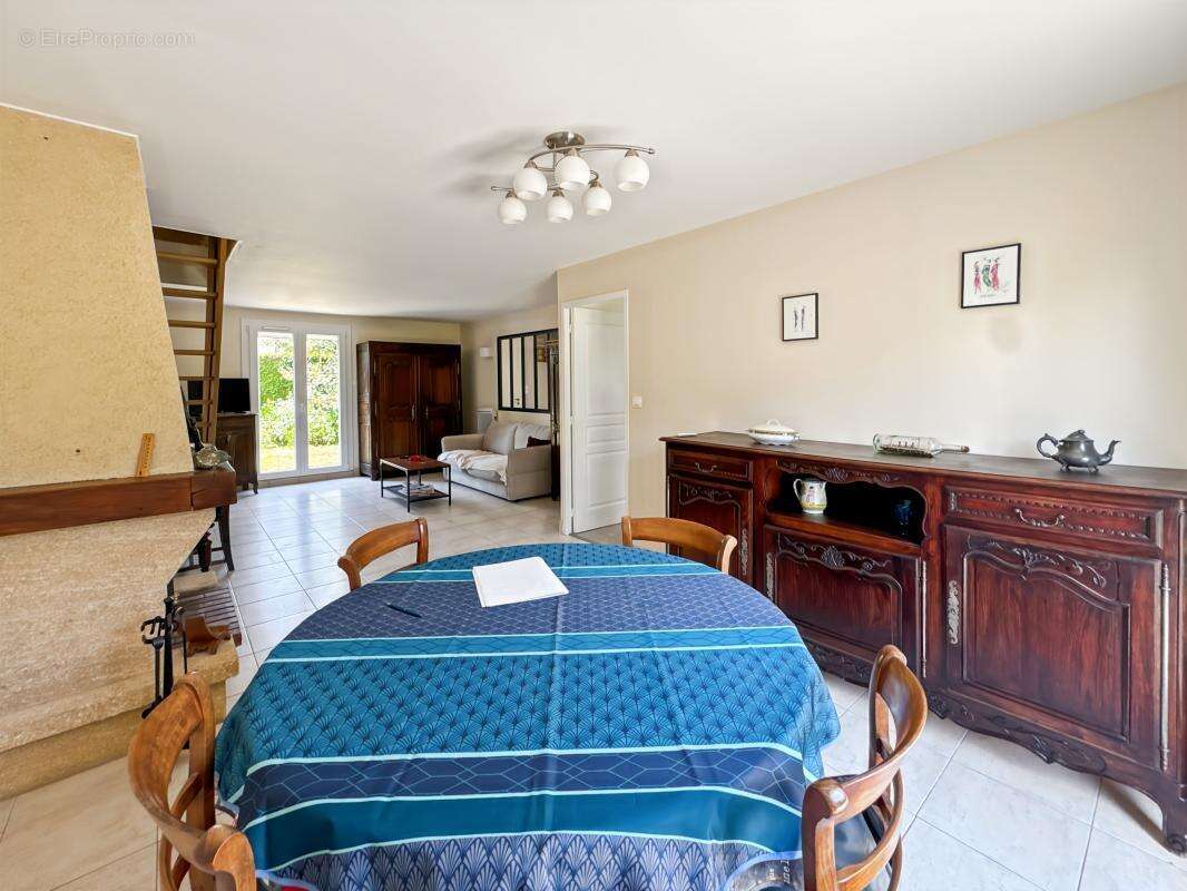 Maison à EQUEMAUVILLE