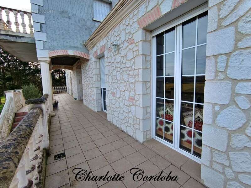 Maison à FEUGAROLLES