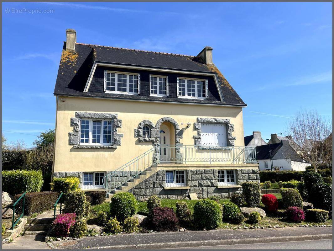 Maison à PLONEVEZ-PORZAY