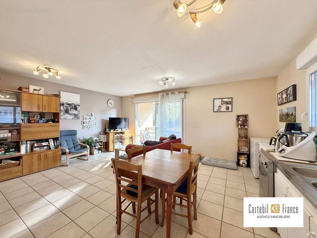 Appartement à ALLONZIER-LA-CAILLE