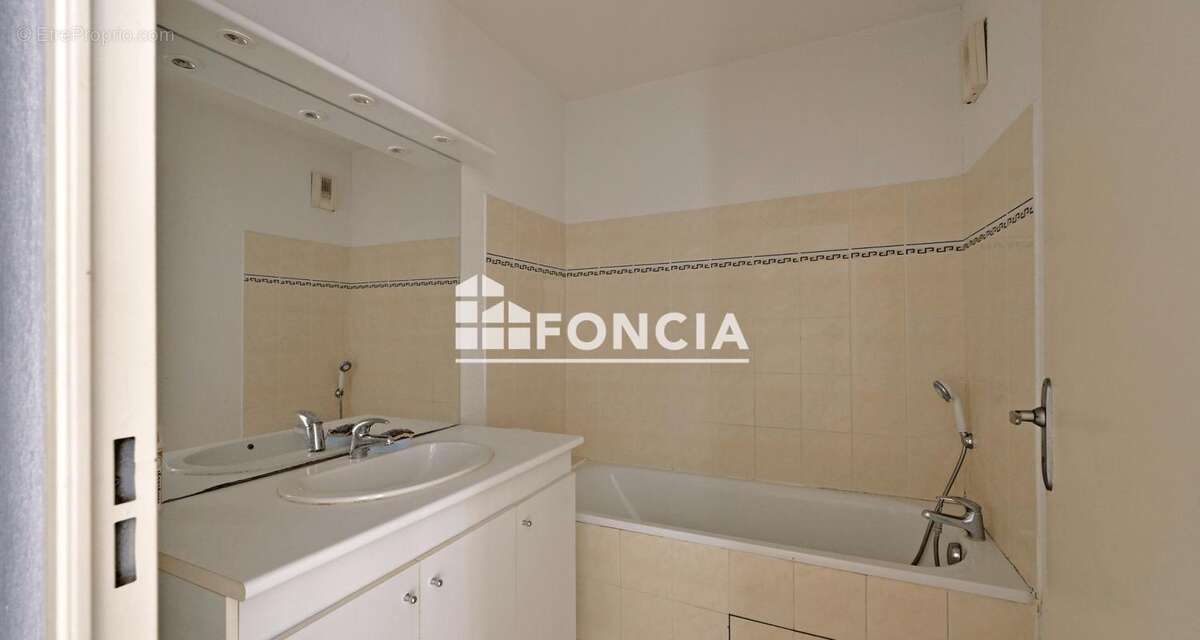 Appartement à PORT-SAINT-LOUIS-DU-RHONE