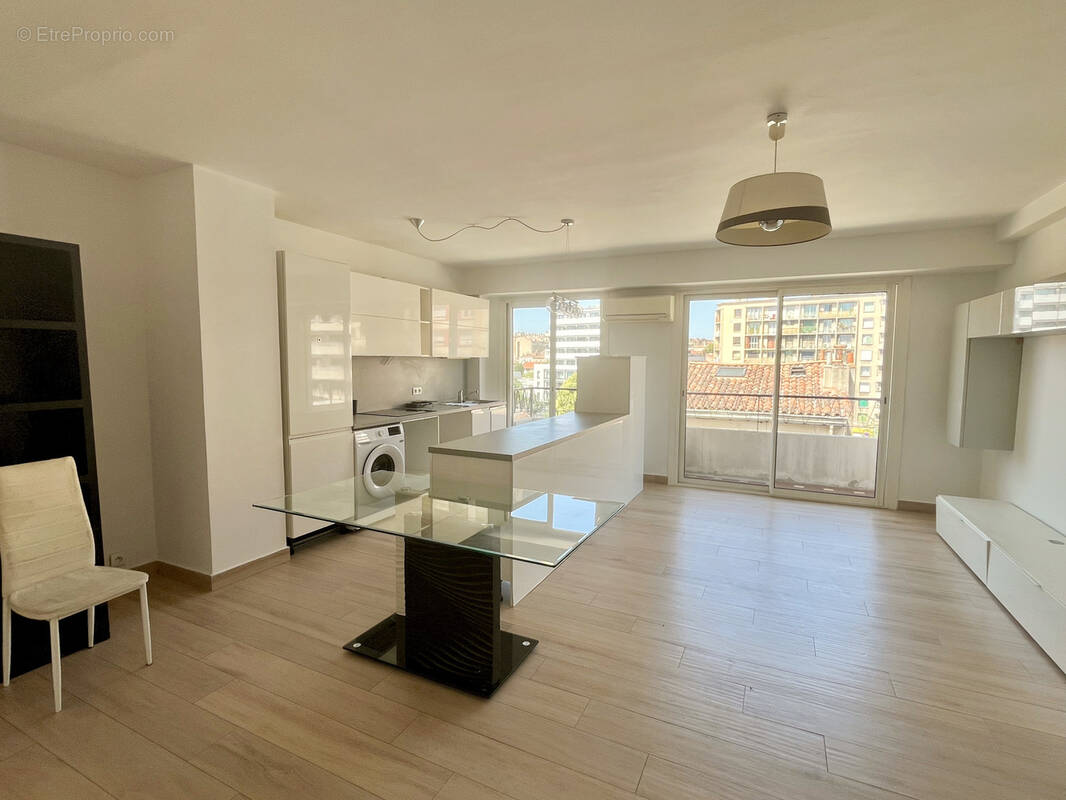 Appartement à MARSEILLE-4E