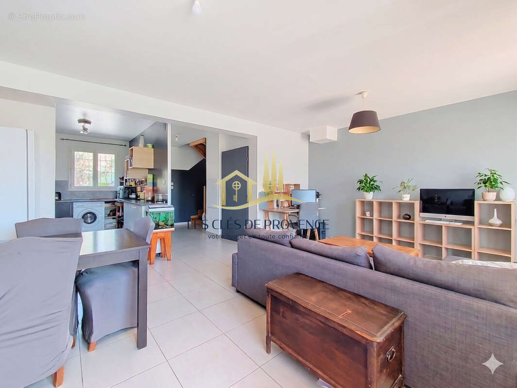 Maison à LA FARE-LES-OLIVIERS