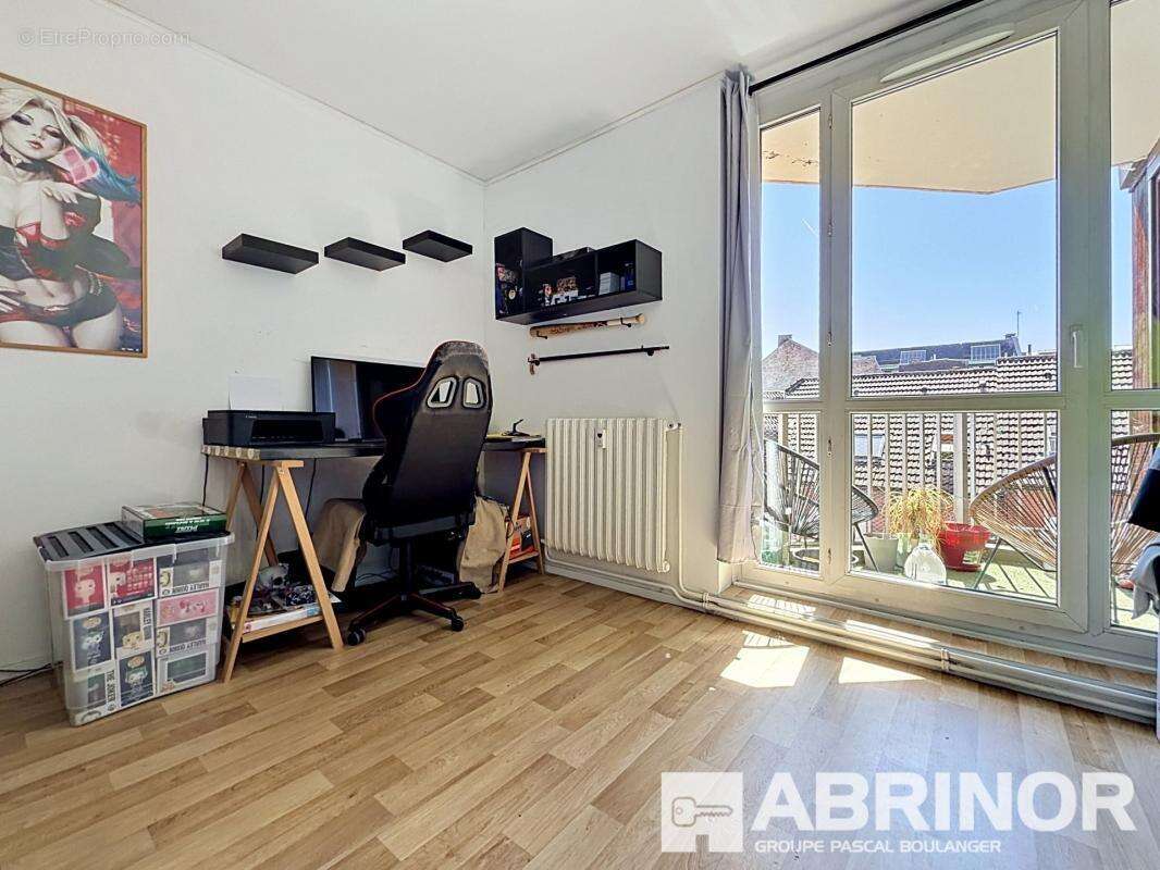 ROUBAIX centre - Beau type 4 de 81.57 m² hab. - Balcon - photo 6