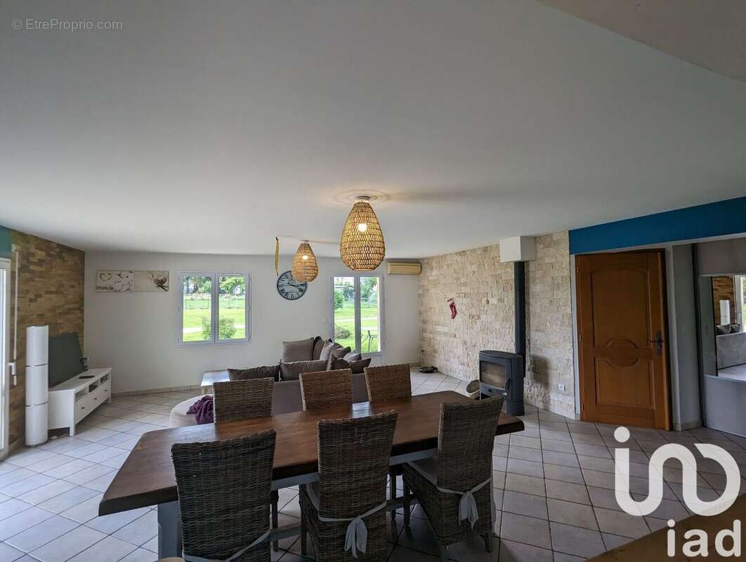 Maison 158 m² à Chepniers  - photo 8