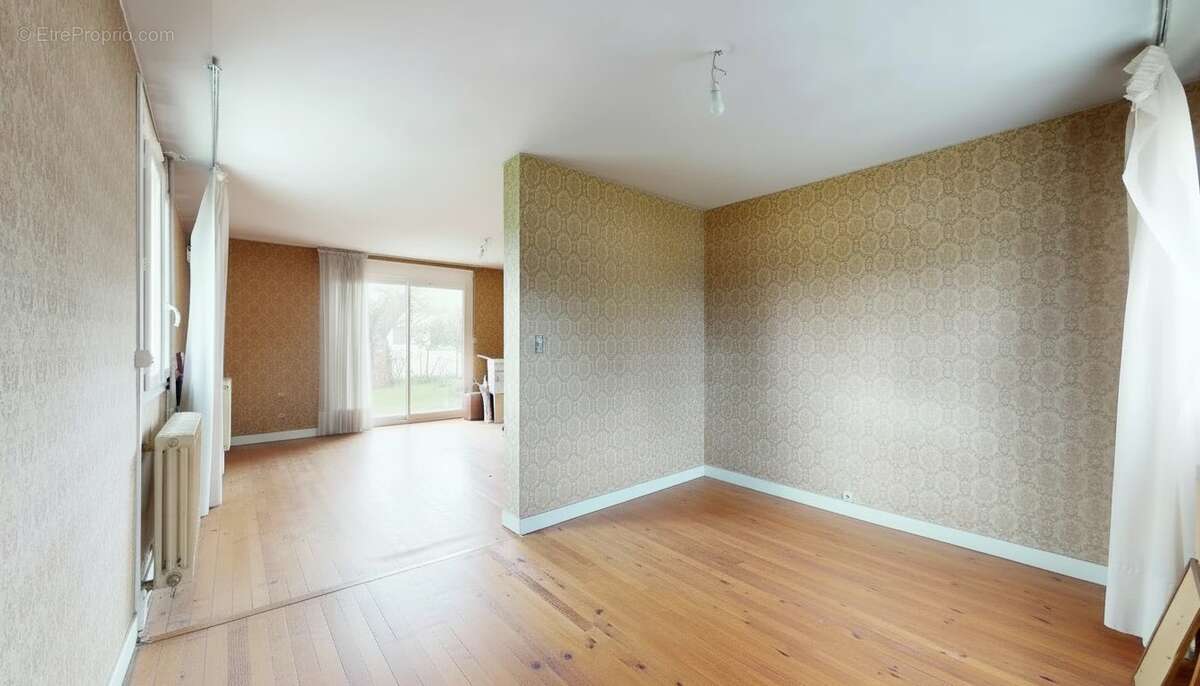 Maison à AMBARES-ET-LAGRAVE