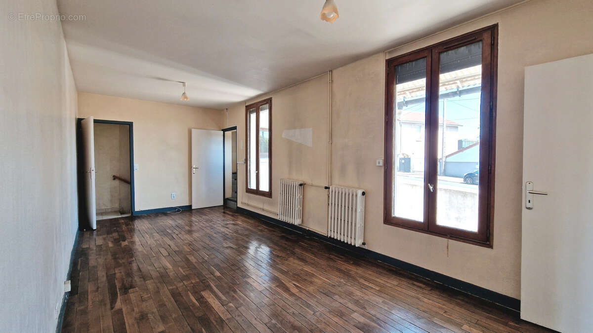 Maison de ville avec garage à fort potentiel proche UTT - photo 3