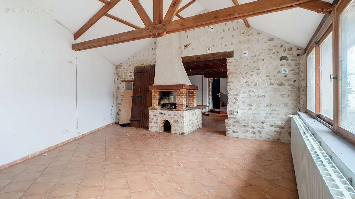 Maison à VER-SUR-LAUNETTE