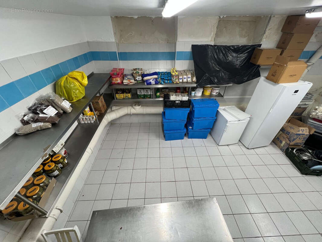 Commerce à PARIS-9E