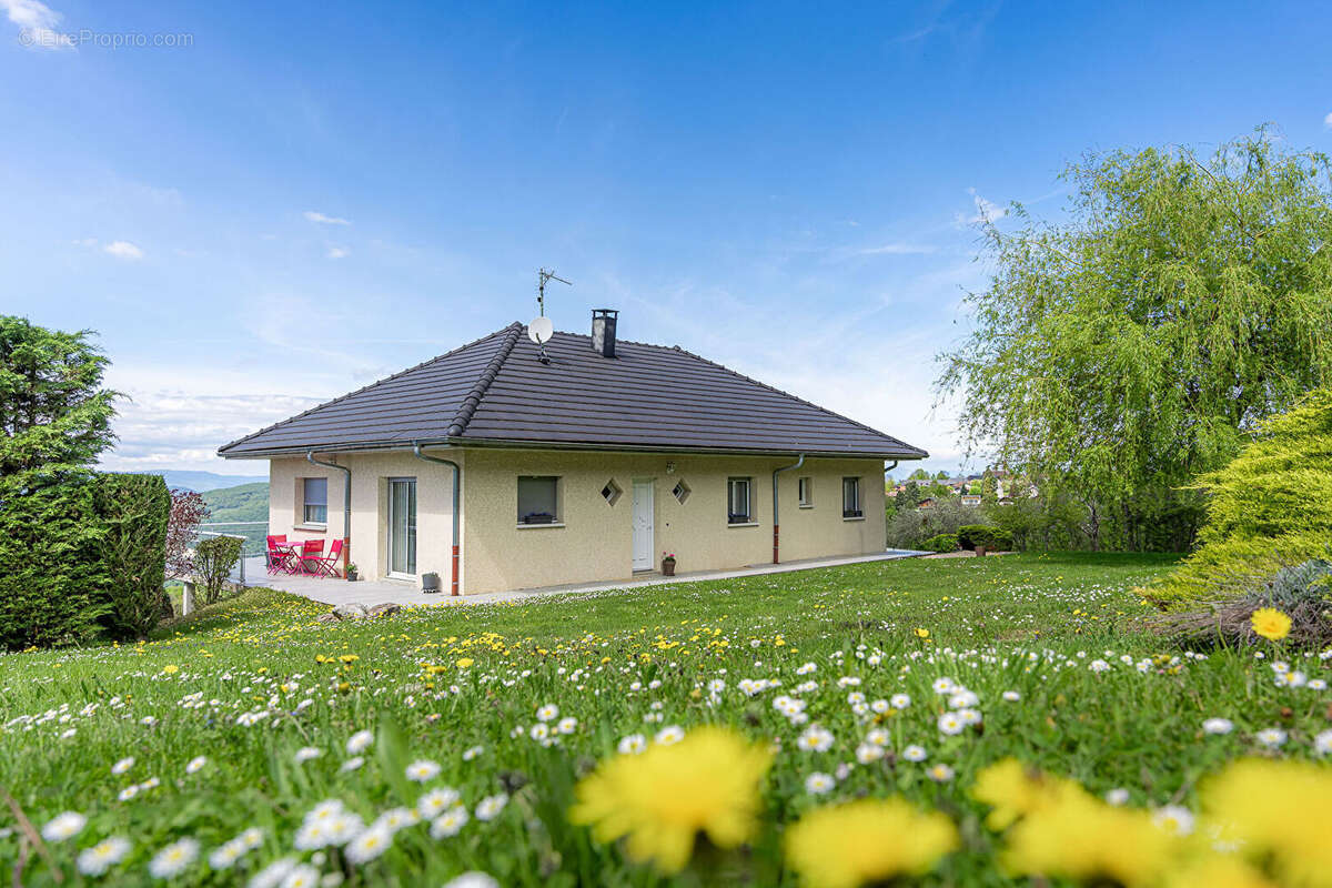 Maison à PUGNY-CHATENOD