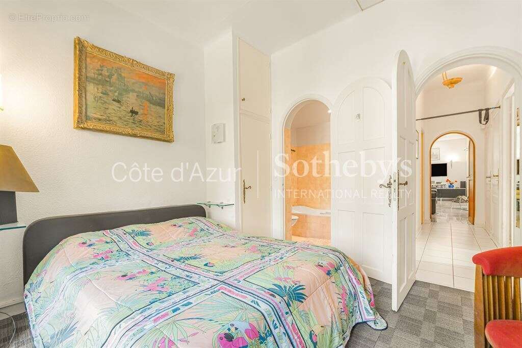Théoule-sur-Mer, villa de quatre chambres avec piscine et terrain plat de 1 465 m² - photo 11