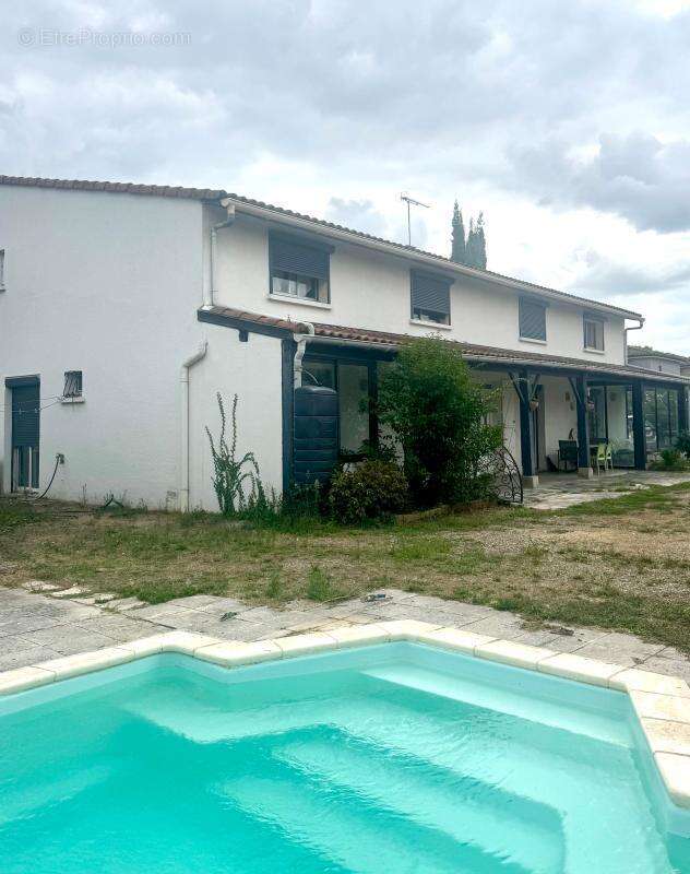 T4 124 m² avec piscine et 600m² de jardin - photo 2