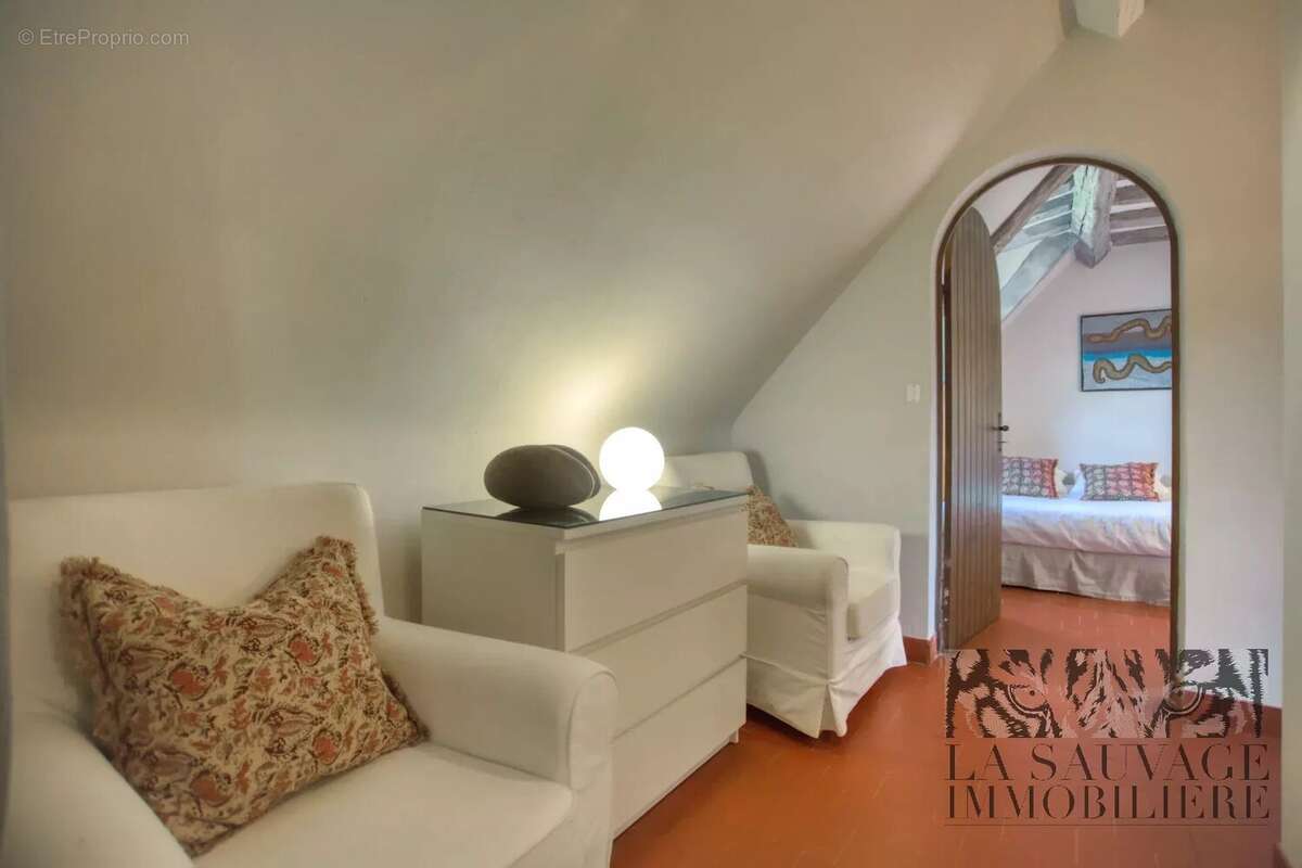 Appartement à LES MESNULS