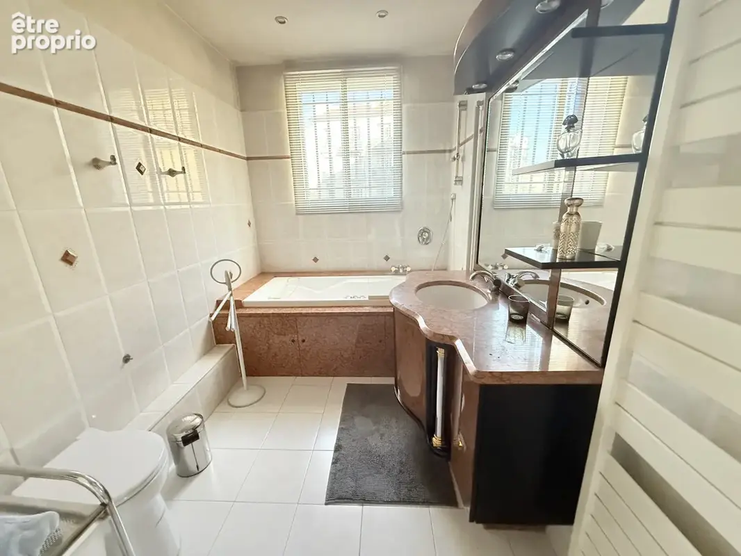 Nice    appartement bourgeois avec vue sur parc 224 m2   garage   calme -- bourgeaois - photo 16