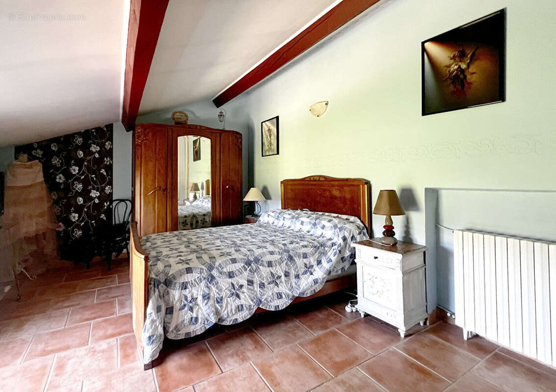 Maison à SAINT-CHAMAS