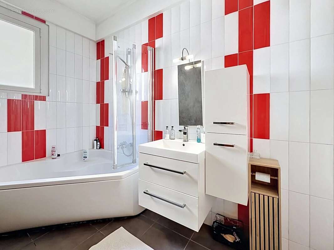 Antibes Centre : Élégant appartement 4 pièces à deux pas du Port Vauban - photo 9