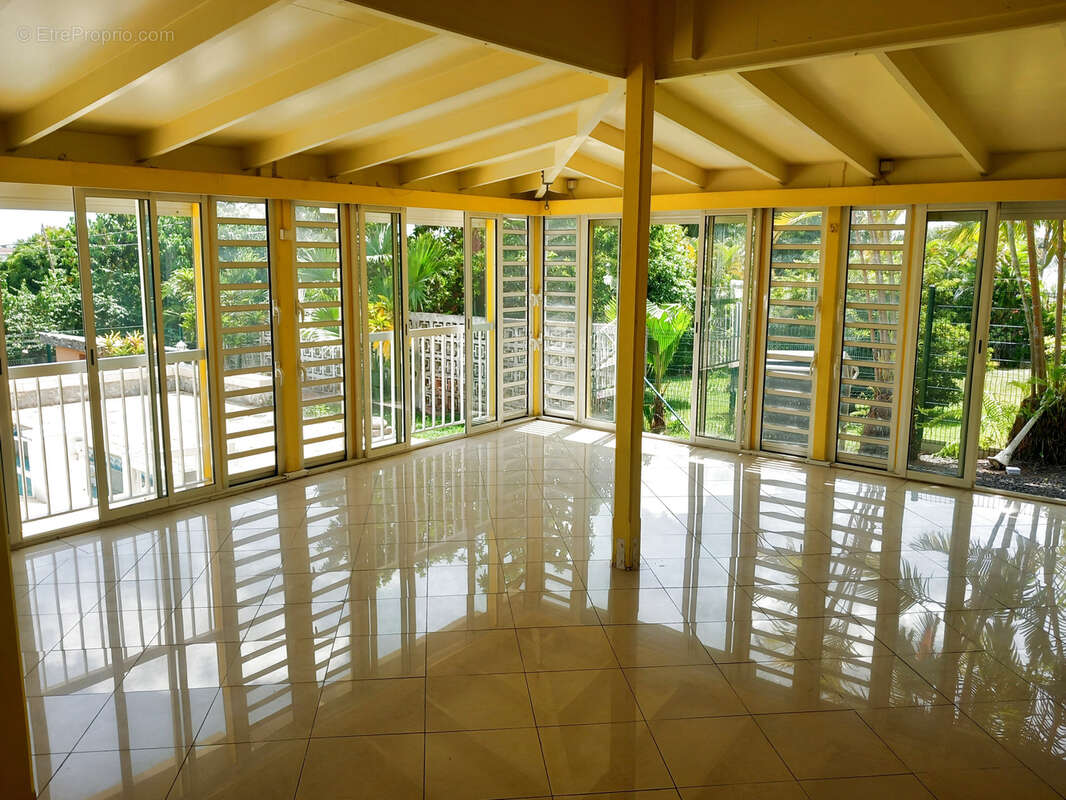 Maison à BAIE-MAHAULT