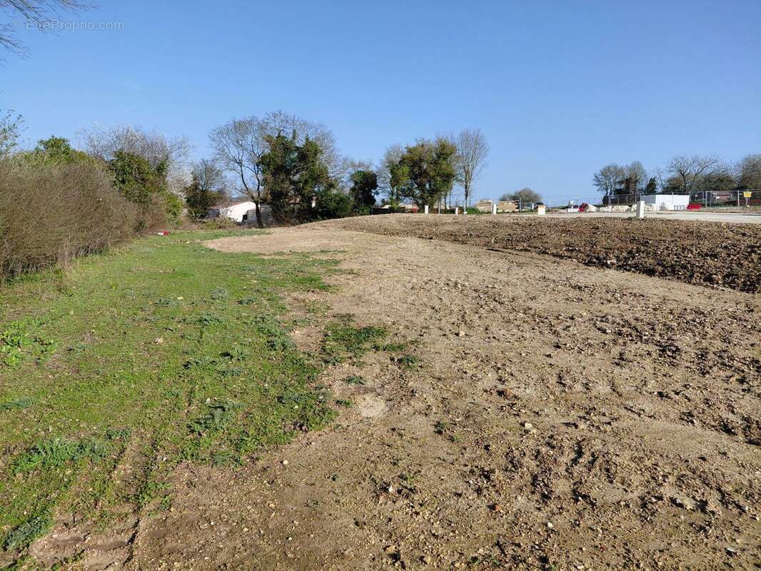Terrain à SAINTES