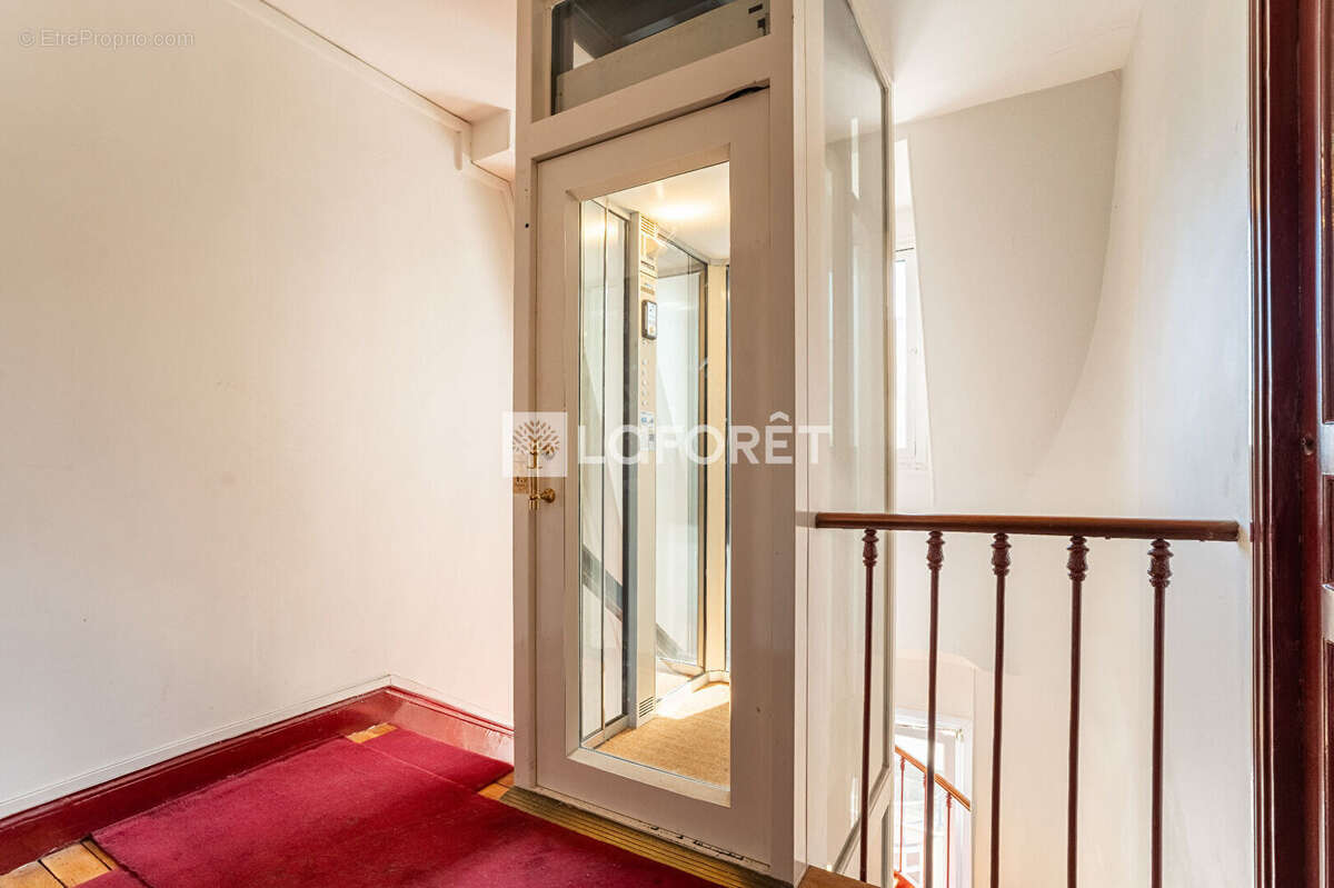 Localisation ideale - dernier etage - bel immeuble - photo 10