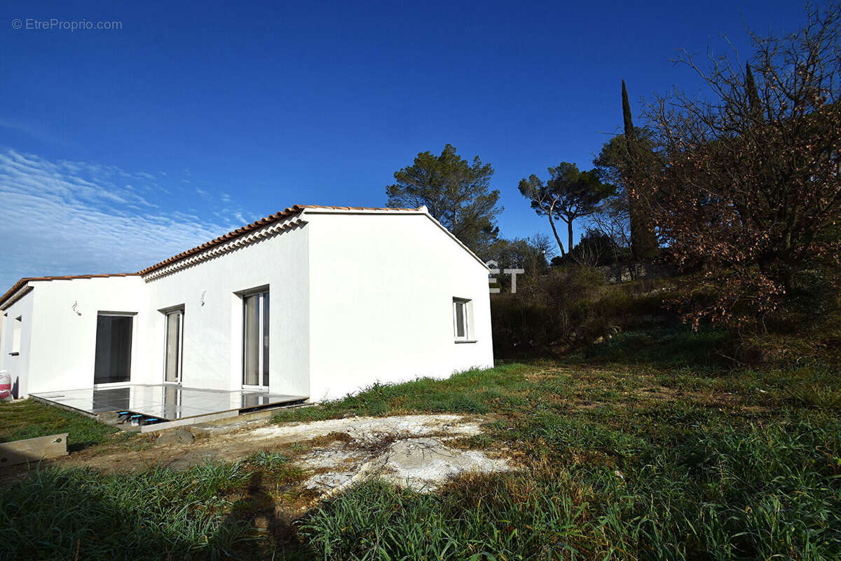 Maison à TOURRETTES