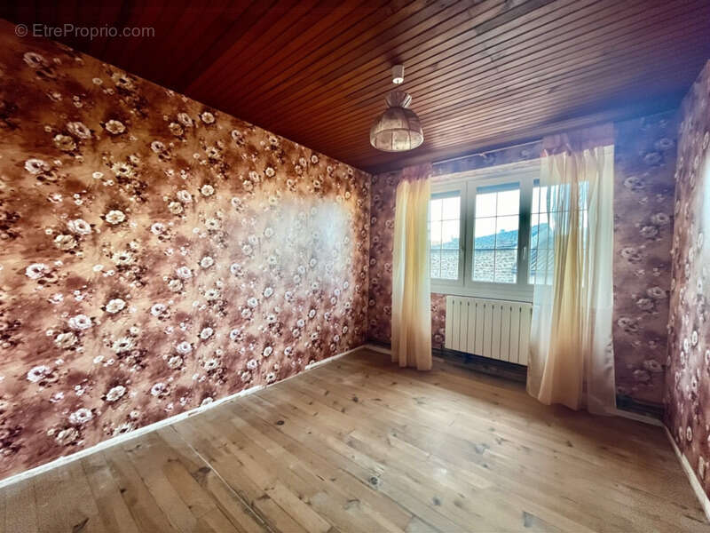 Maison à SAINTE-COLOMBE-SUR-GAND