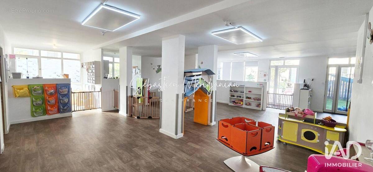 Photo 1 - Commerce à SOLLIES-PONT