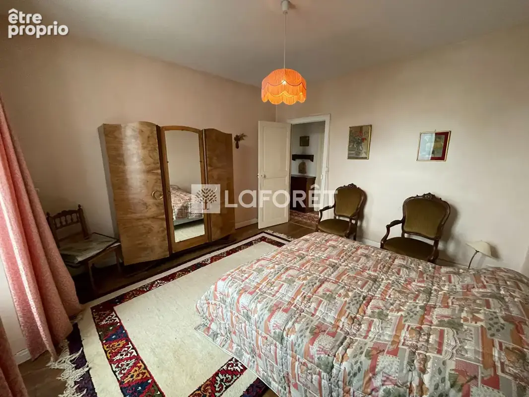 Lons-le-Saunier · Maison de caractère en pierre · 2 logements indépendants · Jardin 770 m² · Idéal investissement ou famille - photo 17